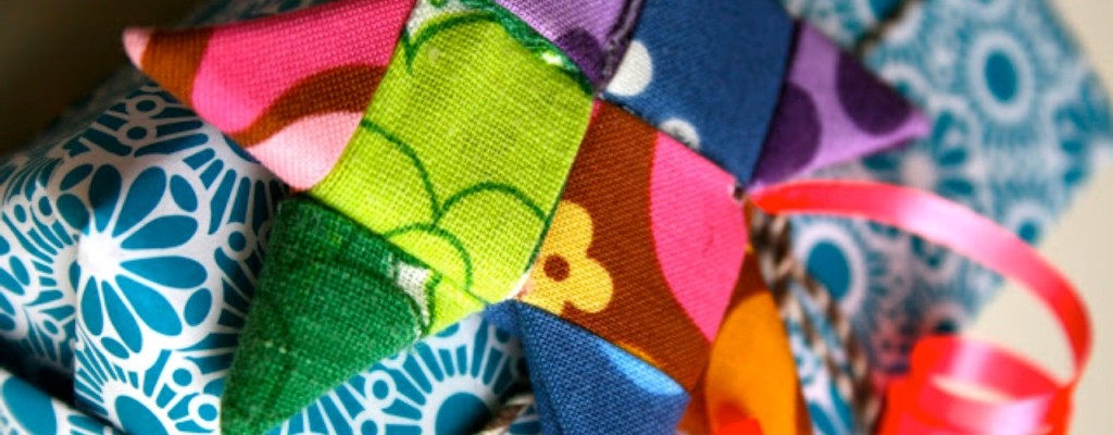 Treti/Četrti četrtek – Radionice razmjene vještina – Reciklirani božićni ukrasi od tkanine