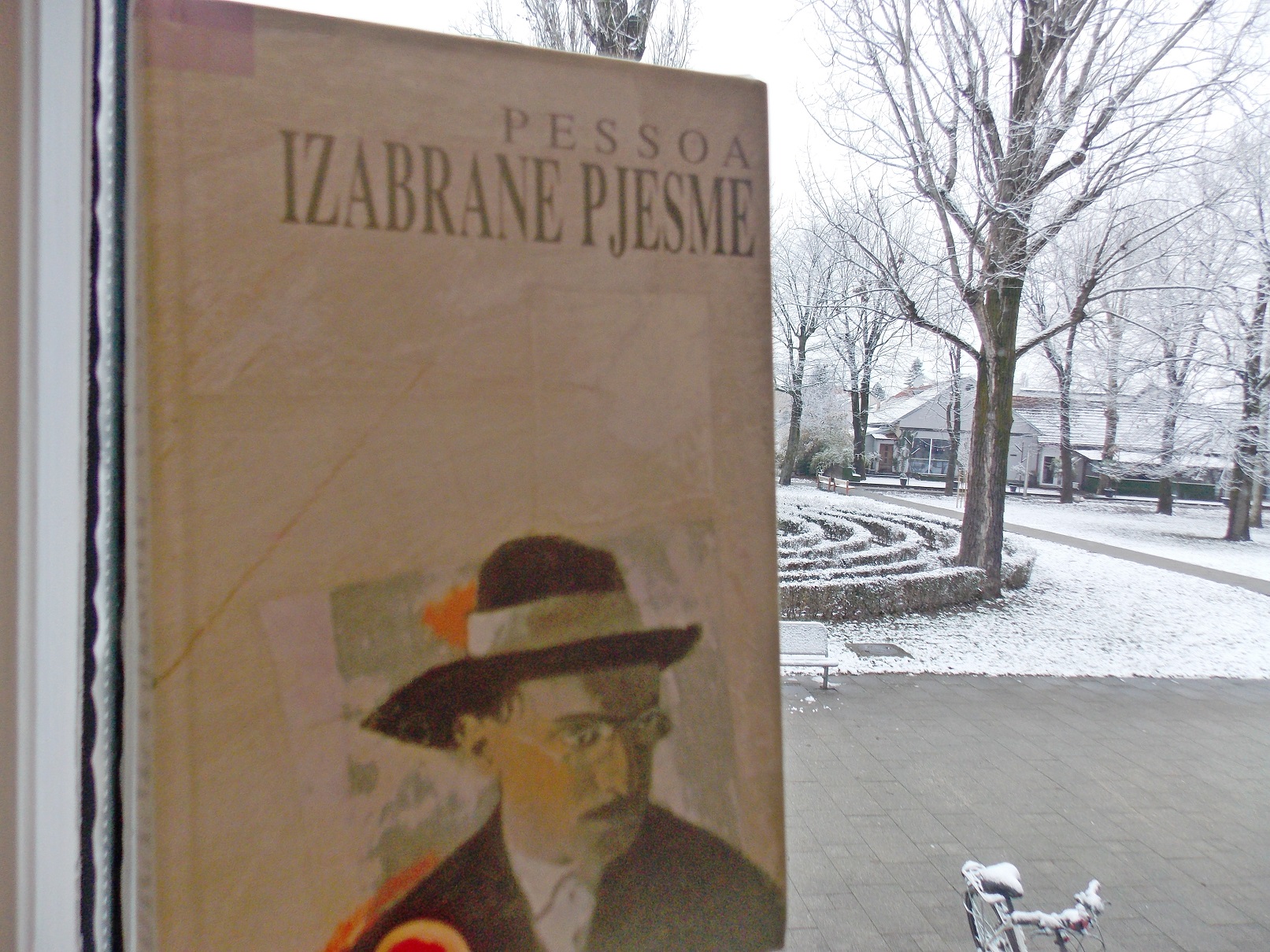 Večeras čitamo poeziju na 50 poems for snow festivalu