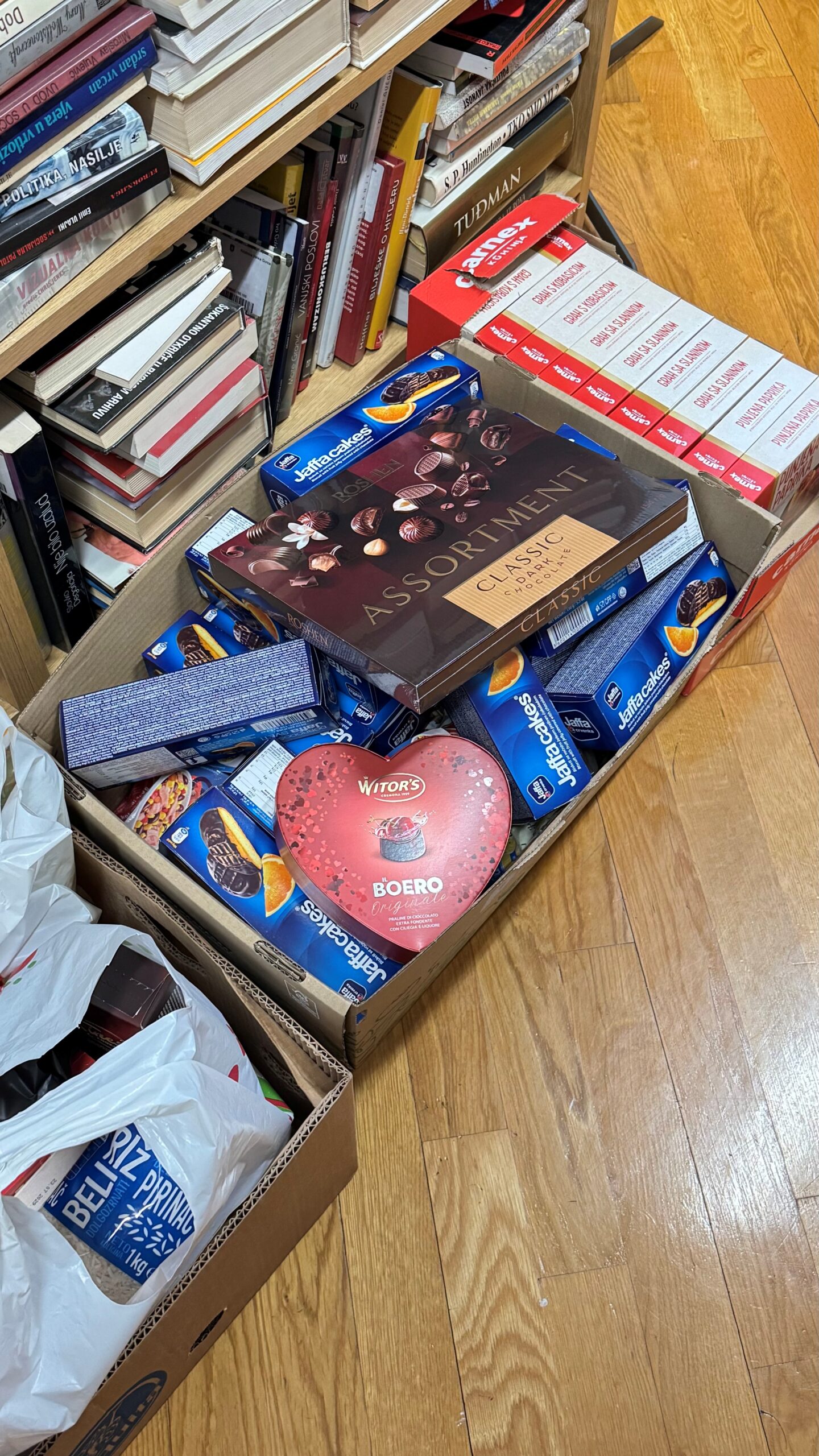 Božićna donacija djelatnika Gradske knjižnice udruzi VG Legacy i njihovom projektu socijalnoj trgovini Robin Food