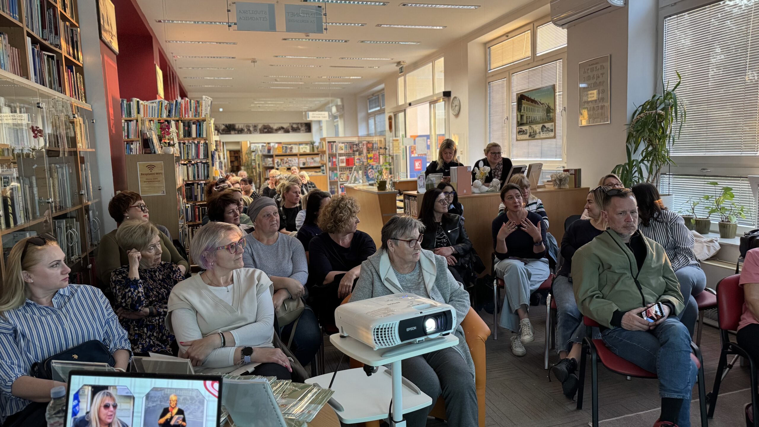 Prepuna knjižnica na tribini „Izgubi, zadrži“